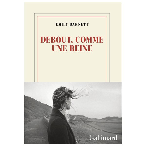 Debout, comme une reine
